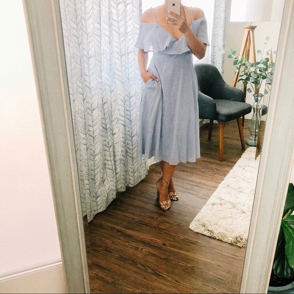 Off the shoulder midi dress - Picture 2 of 4